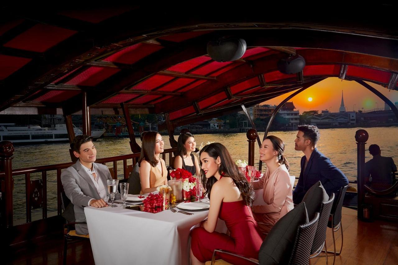 Anantara Riverside Bangkok Resort Εξωτερικό φωτογραφία Thai people dining on a Chao Phraya River boat