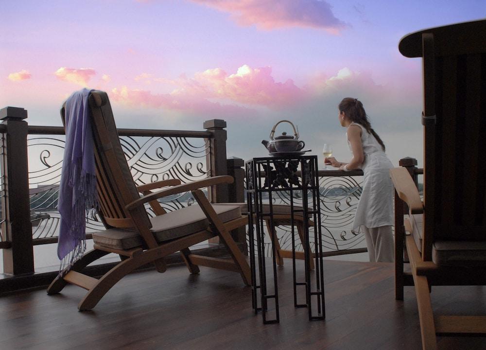 Anantara Riverside Bangkok Resort Εξωτερικό φωτογραφία A balcony