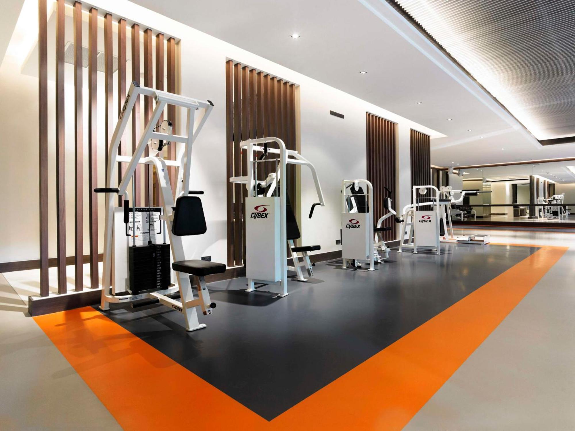 Anantara Riverside Bangkok Resort Εξωτερικό φωτογραφία The gym at the hotel